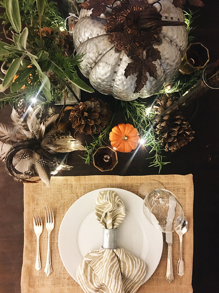 Simple tips to decorate your Thanksgiving table. Thanks for sharing!