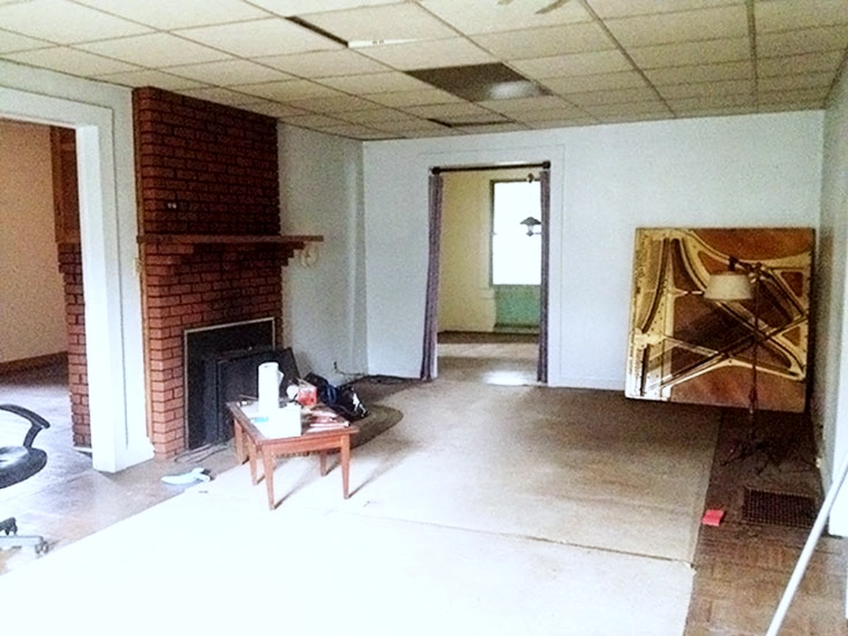 Downtown Bungalow living room before the renovation, 2014
