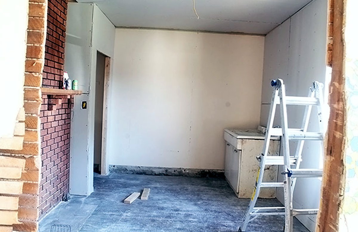 Downtown Bungalow primary bedroom before the renovation, 2014