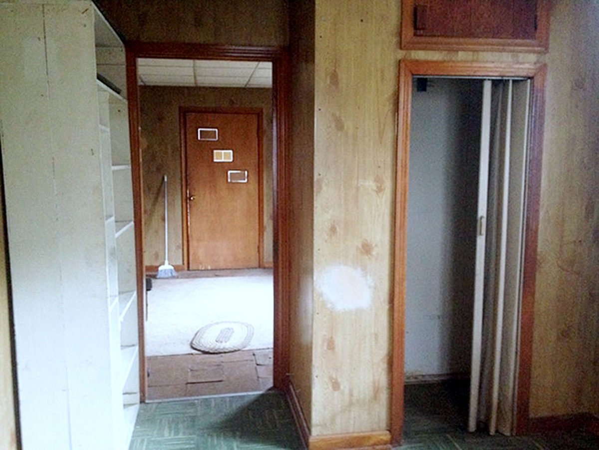Downtown Bungalow office before the renovation, looking into the entry