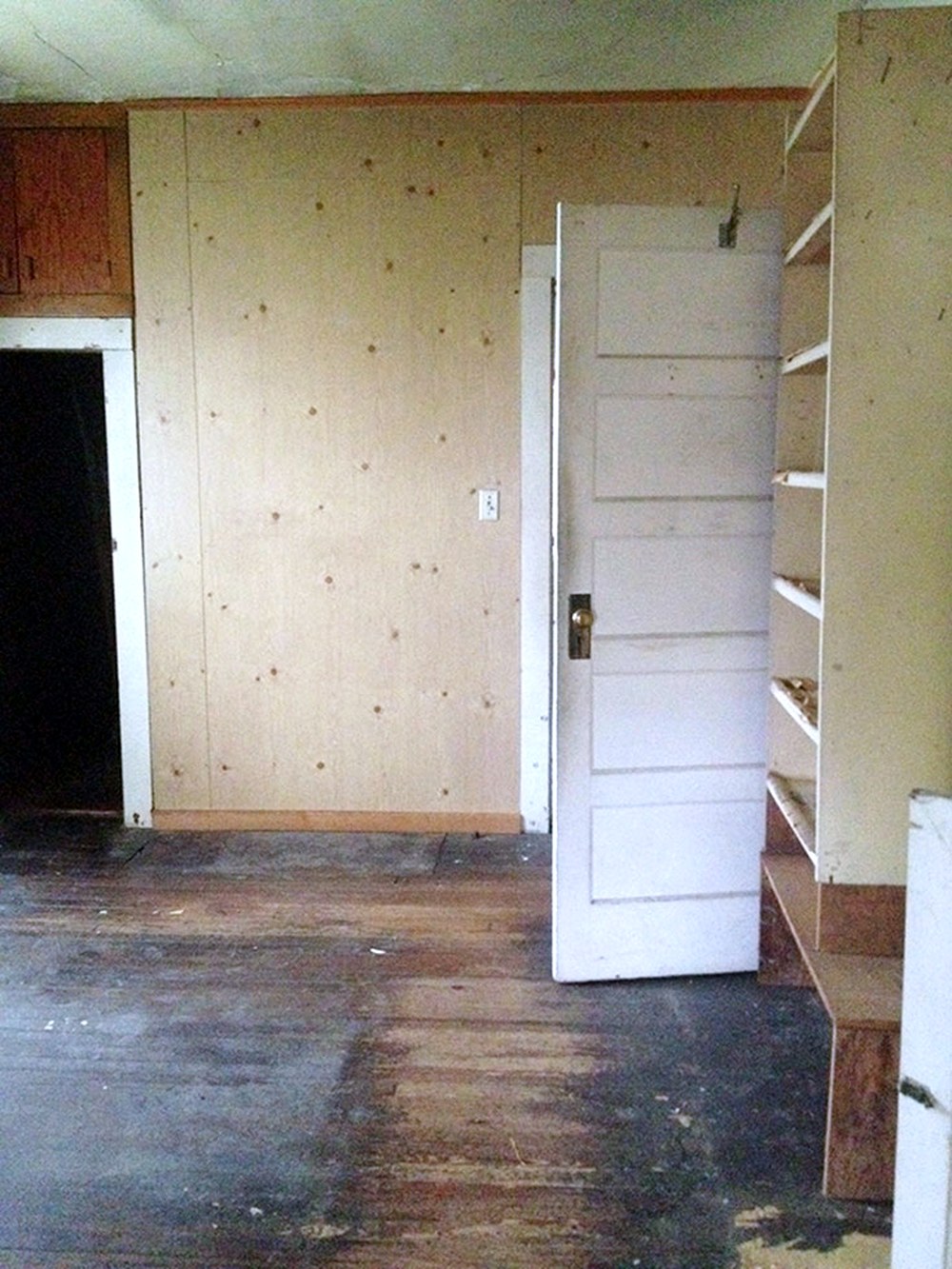 Downtown Bungalow TV room before the renovation, 2014