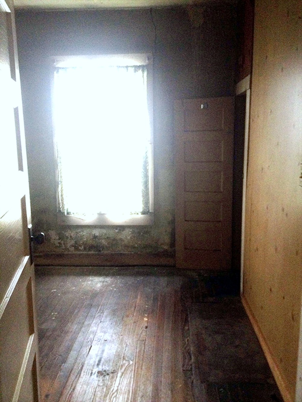 Downtown Bungalow TV room before the renovation, 2014