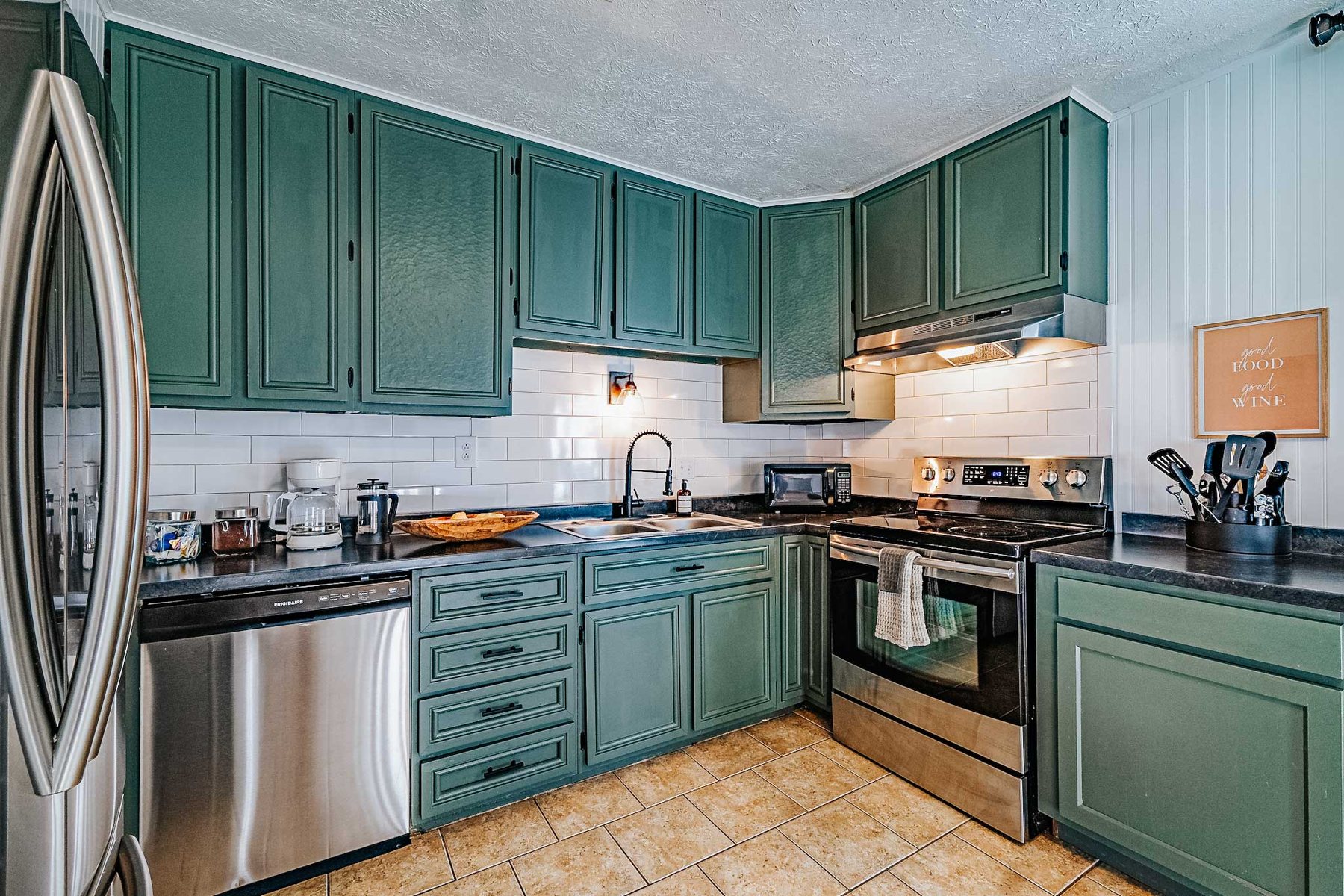 Gorge Getaway kitchen today